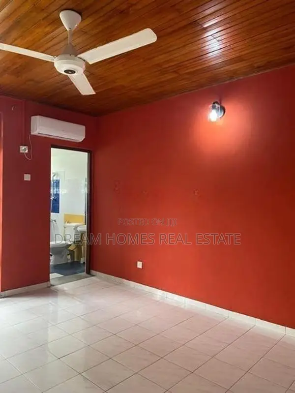 Spacious 4-Bedroom House for Rent – Battaramulla