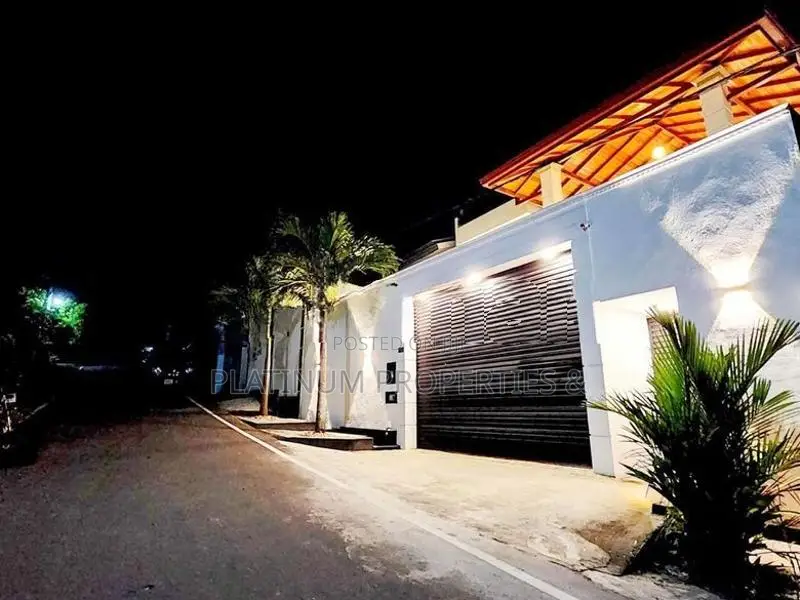 Brand New Super Luxury House For Sale In Piliyandala Madapatha Road.