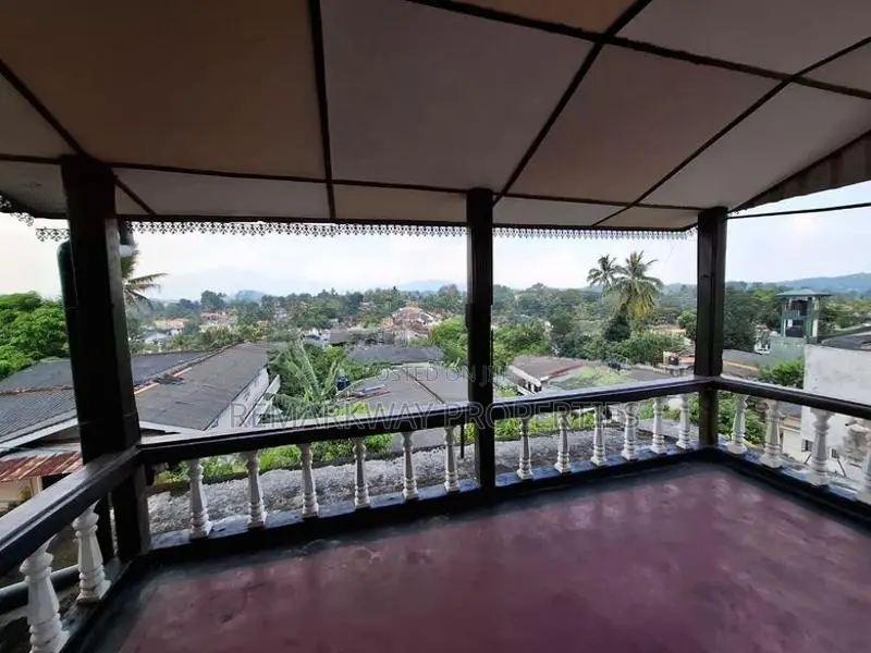 6 Bedroom House with An Amazing View For Sale in Aruppola | Kandy