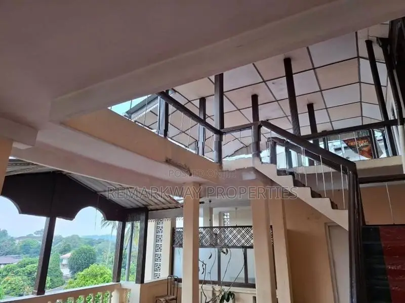 6 Bedroom House with An Amazing View For Sale in Aruppola | Kandy