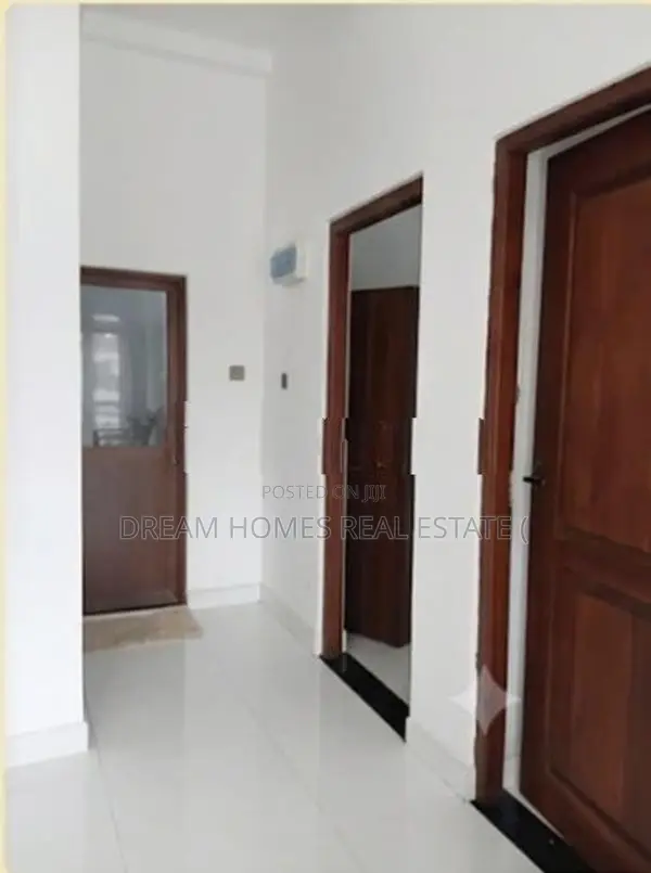 Modern 4-Bedroom House for Sale – Athurugiriya