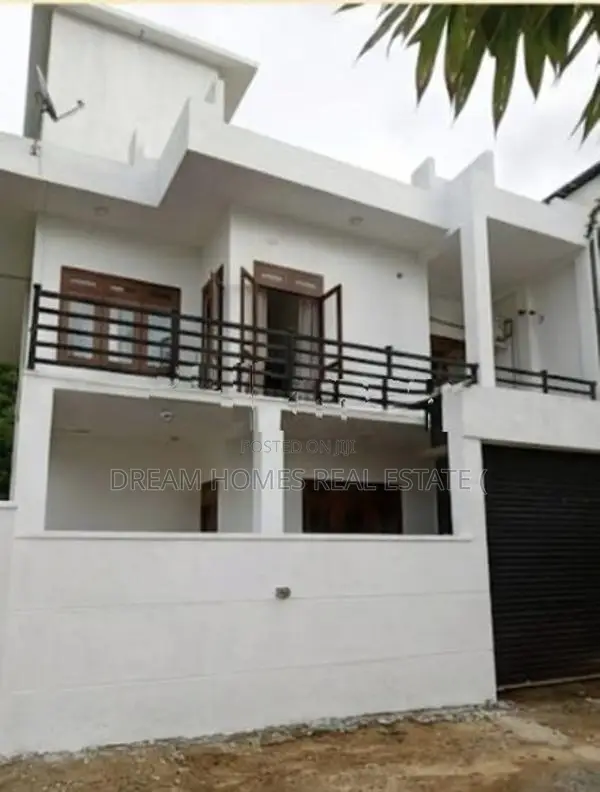 Modern 4-Bedroom House for Sale – Athurugiriya