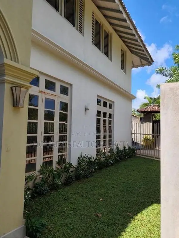 Luxury Villa with Valuable Land for Sale – Unawatuna