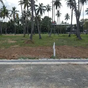 කුරුණෑගල පුත්තලම් පාරෙ පැල්ලන්දෙනිය හන්දියෙන්ම ඉඩමක් විකිණීමට