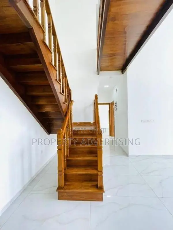 **🏢 Wellawatta Duplex Apartment For Sale**