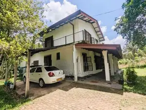 නයිවල ව්‍යාපාරික වටිනාකමක් සහිත ඉඩමක් සමග දෙමහල් නිවසක් විකිණීමට