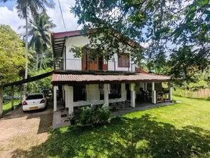 නයිවල ව්‍යාපාරික වටිනාකමක් සහිත ඉඩමක් සමග දෙමහල් නිවසක් විකිණීමට
