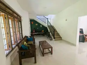 නයිවල ව්‍යාපාරික වටිනාකමක් සහිත ඉඩමක් සමග දෙමහල් නිවසක් විකිණීමට