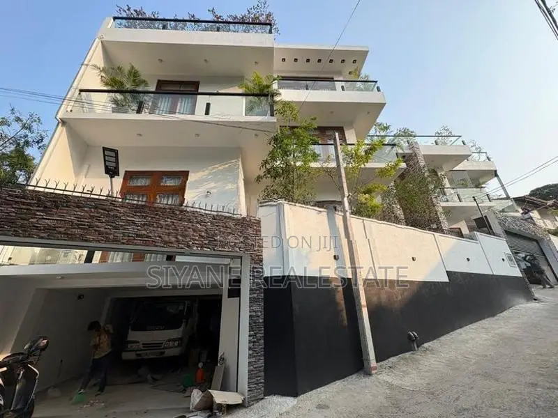Brand New Luxury House Sale in Thalawathugoda