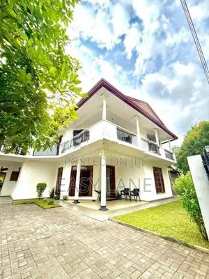 කඩුවෙලින් සුපිරි දෙමහල් නිවසක් විකිණීමට