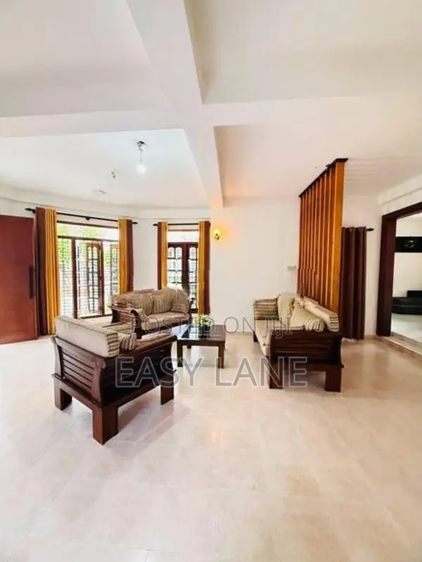 කඩුවෙලින් සුපිරි දෙමහල් නිවසක් විකිණීමට
