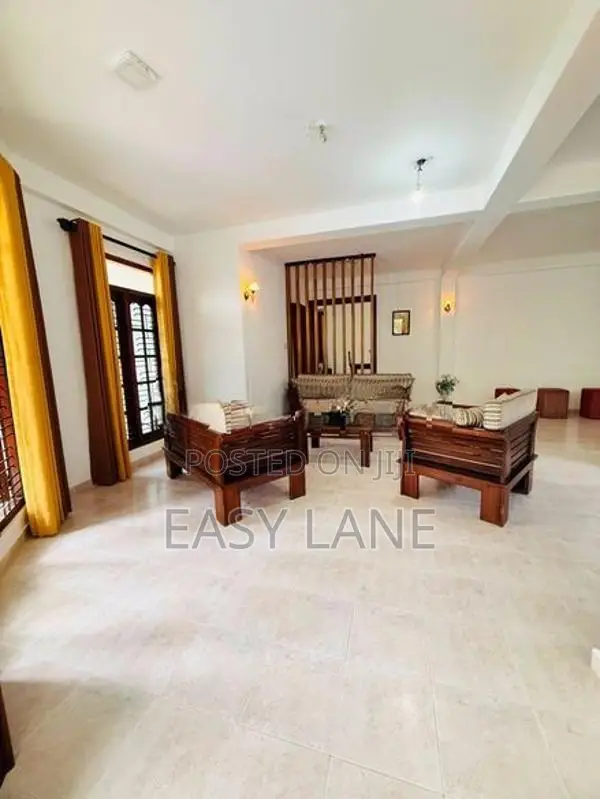 කඩුවෙලින් සුපිරි දෙමහල් නිවසක් විකිණීමට