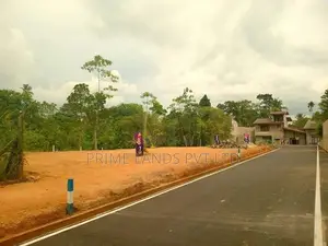 Lands for sale near Karapitiya