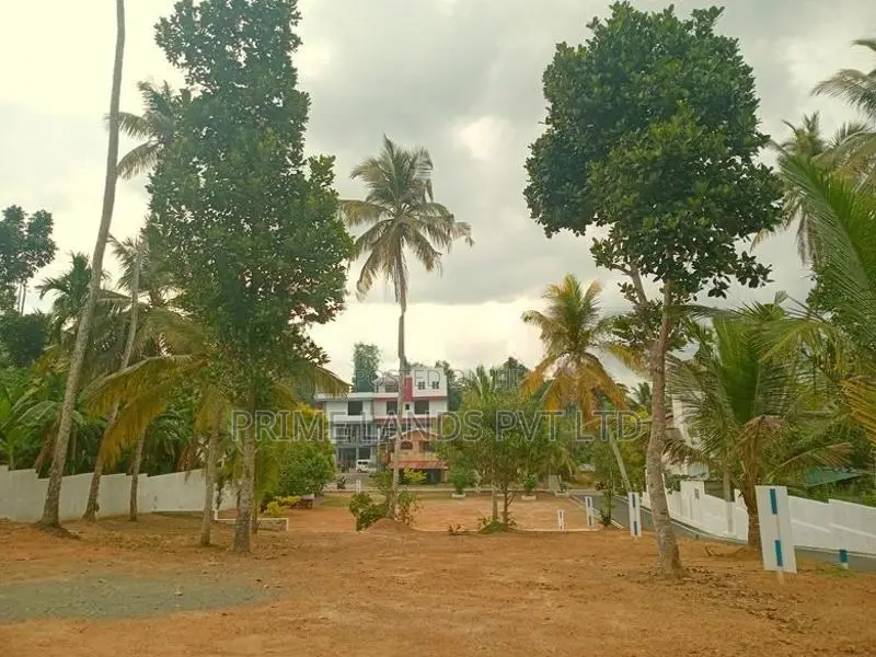 Lands for sale near Karapitiya