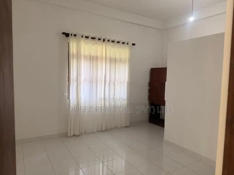 Beautiful Three-Storey House for Sale – Bandaragama