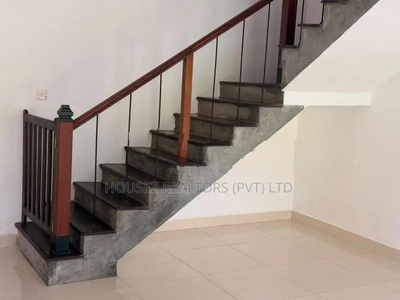 Beautiful Three-Storey House for Sale – Bandaragama