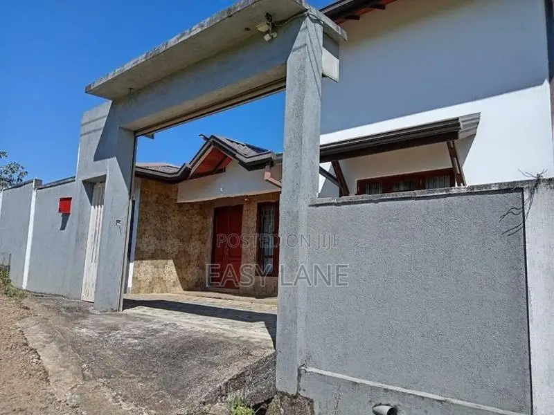 පුස්සැල්ලාව ප්‍රදේශයෙන් ඉඩම සමඟ අංගසම්පූර්ණ දෙමහල් නිවසක් විකිණීමට