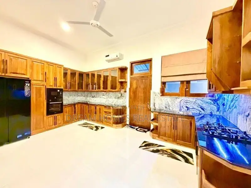 Ultra Luxury 4BR Smart House with Lift and Swimming Pool – Battaramull