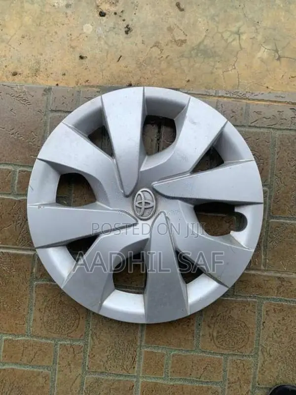 Toyota Vitz Ksp130 Rim Cup for Car