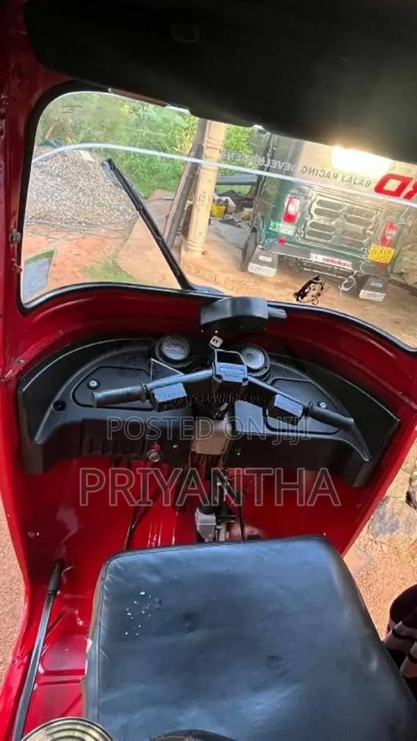 Bajaj 4 Stroke 2011 Three Wheel (Used)