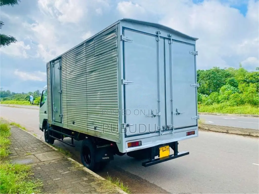 Mitsubishi Fuso Canter 2010 Lorry (Used)
