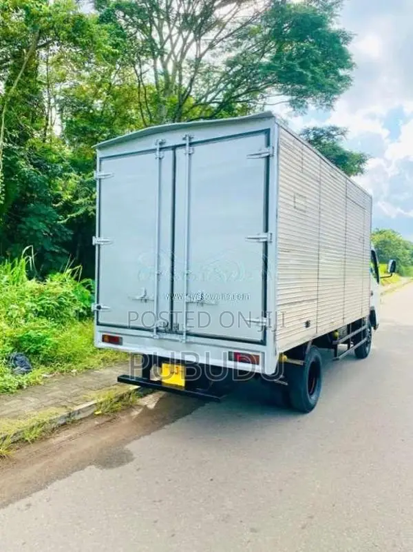 Mitsubishi Fuso Canter 2010 Lorry (Used)