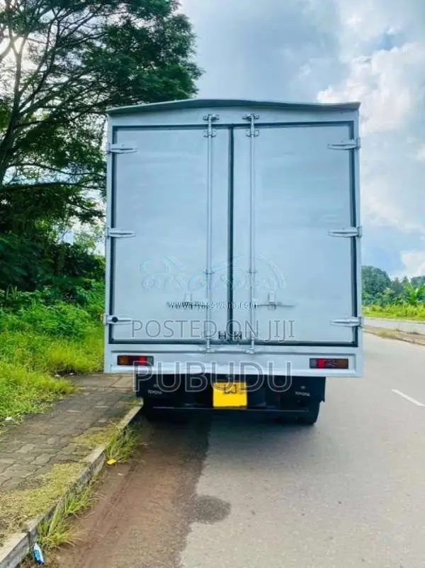 Mitsubishi Fuso Canter 2010 Lorry (Used)