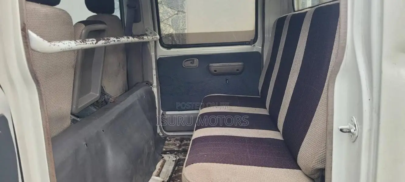 Toyota L 30 Crow Cab 1982 Crew Cab (Used)