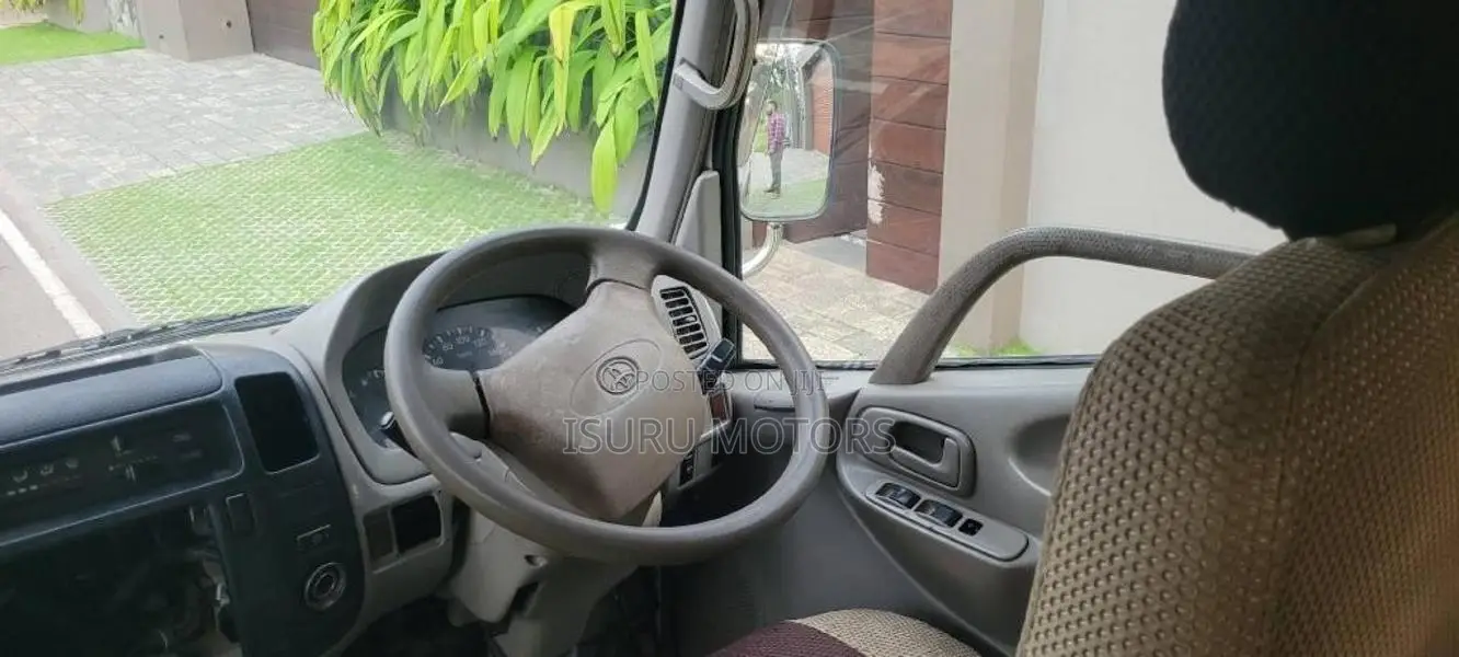 Toyota L 30 Crow Cab 1982 Crew Cab (Used)