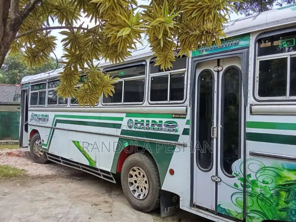 Ashok-Leyland Hino Power 2006 Bus (Used)