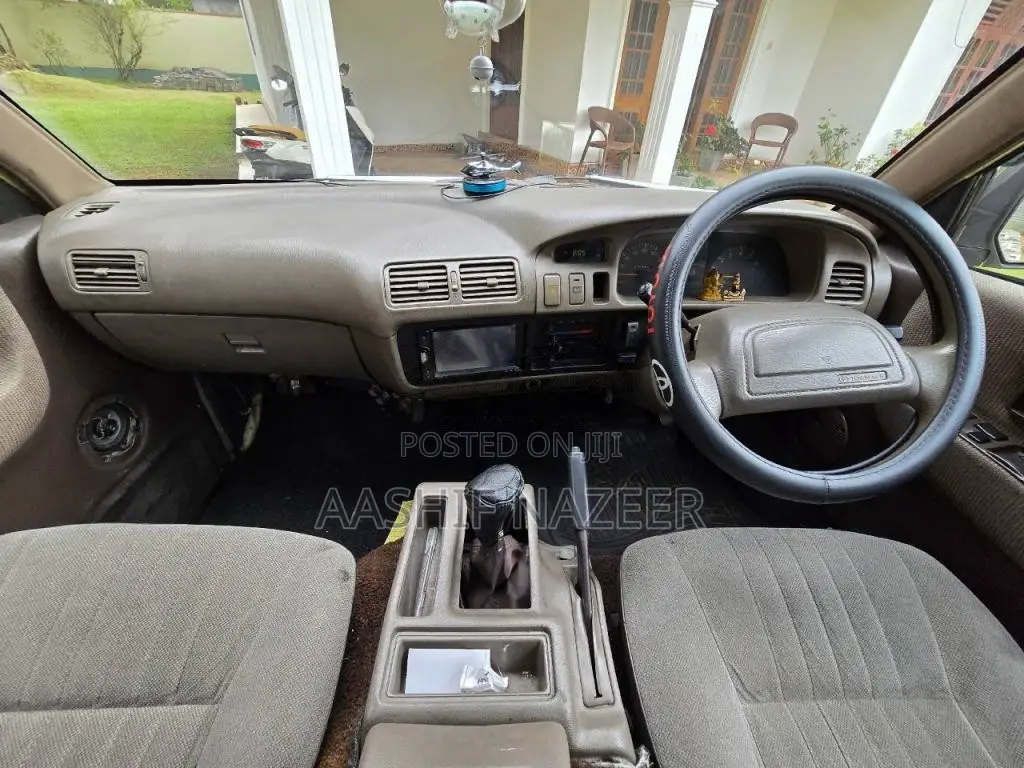 Toyota CR27 1990 Van (Used)