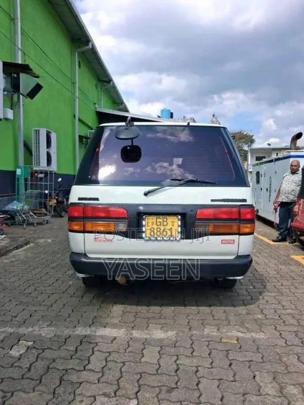 Toyota Lotto 1996 Van (Used)
