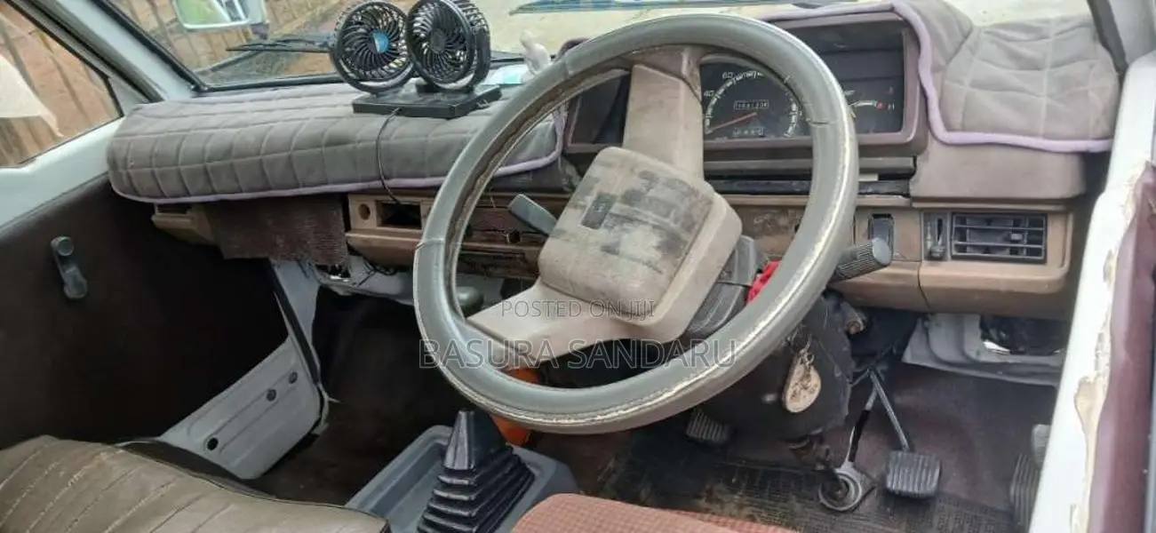 Mitsubishi L300 1985 Van (Used)