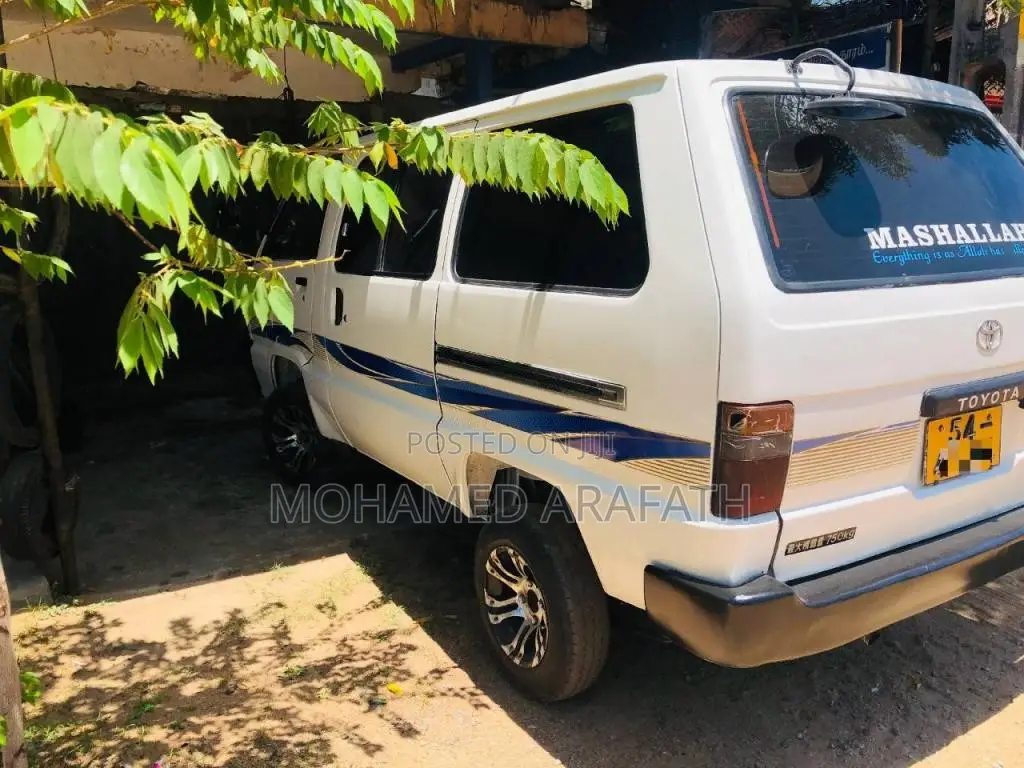 Toyota CR27 1990 Van (Used)