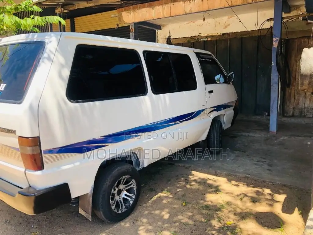 Toyota CR27 1990 Van (Used)