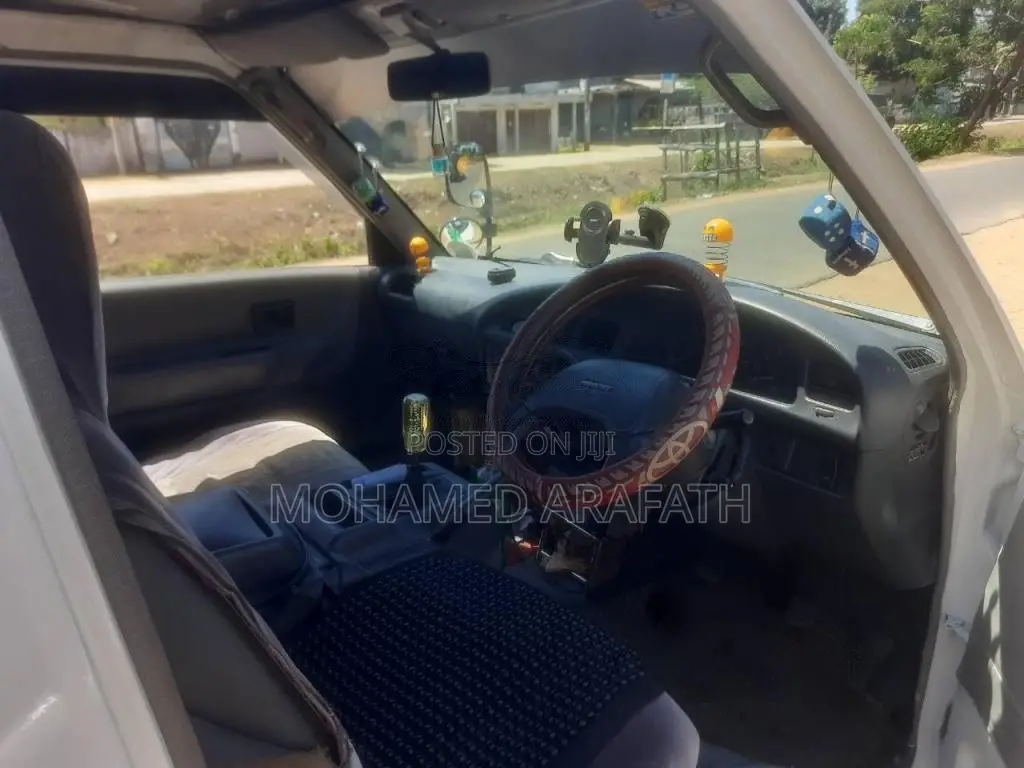 Toyota CR27 1990 Van (Used)