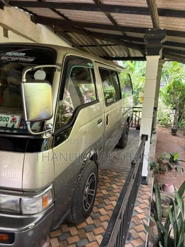 Nissan Caravan 1995 Van (Used)