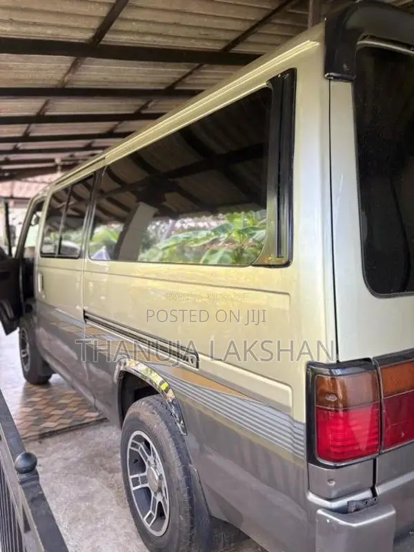 Nissan Caravan 1995 Van (Used)