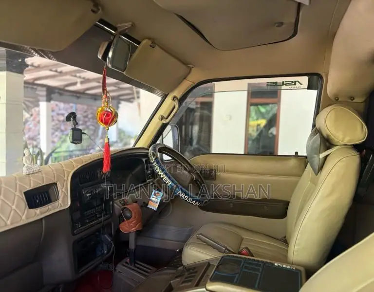 Nissan Caravan 1995 Van (Used)