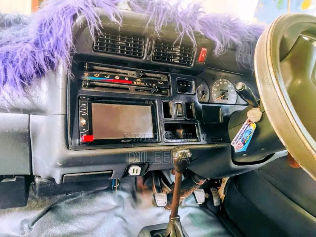 Toyota Dolphin LH113 1994 Van (Used)
