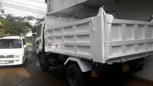 Mitsubishi Fuso 2002 Lorry (Used)