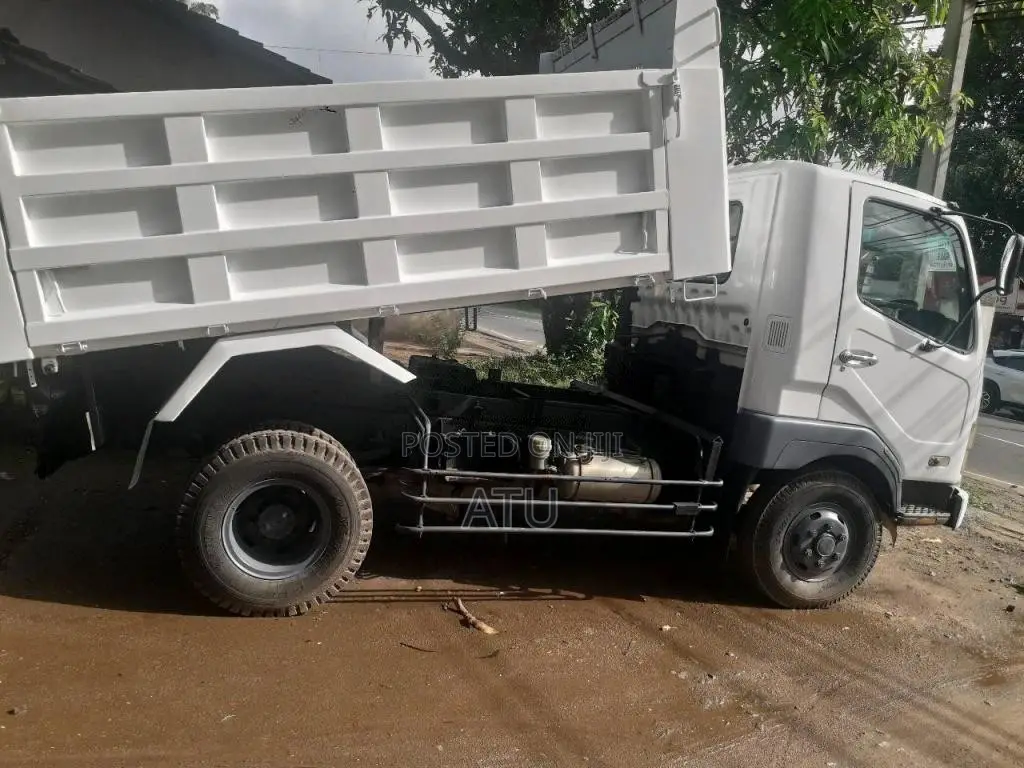 Mitsubishi Fuso 2002 Lorry (Used)