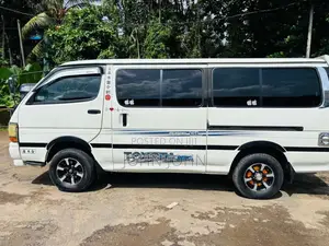 Toyota Dolphin 113 1990 Van (Used)