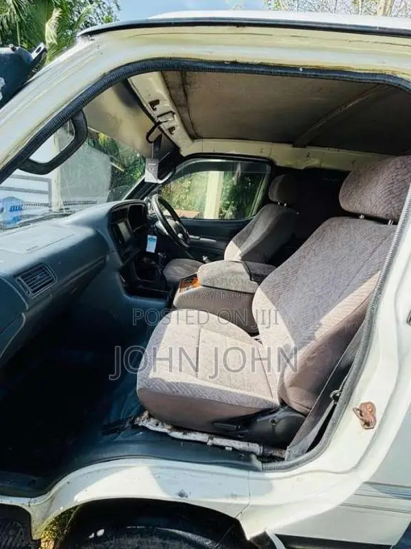 Toyota Dolphin 113 1990 Van (Used)