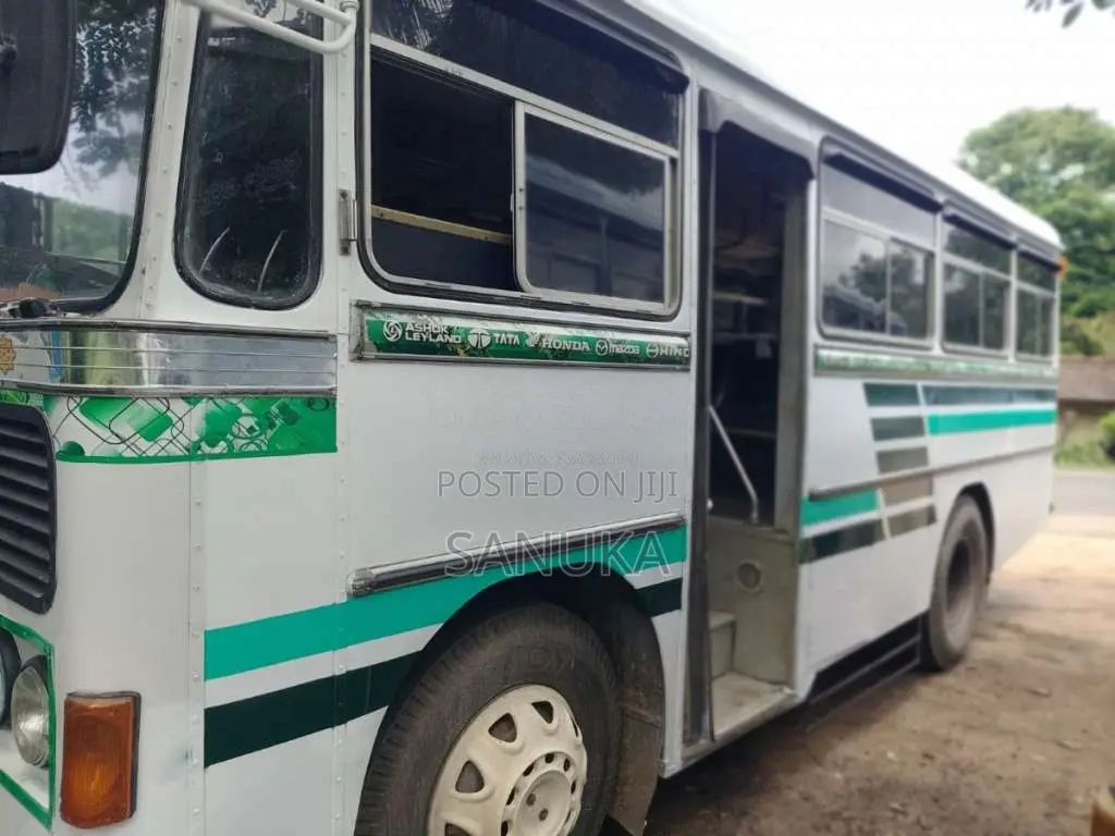 Ashok-Leyland Viking 2004 Bus (Used)