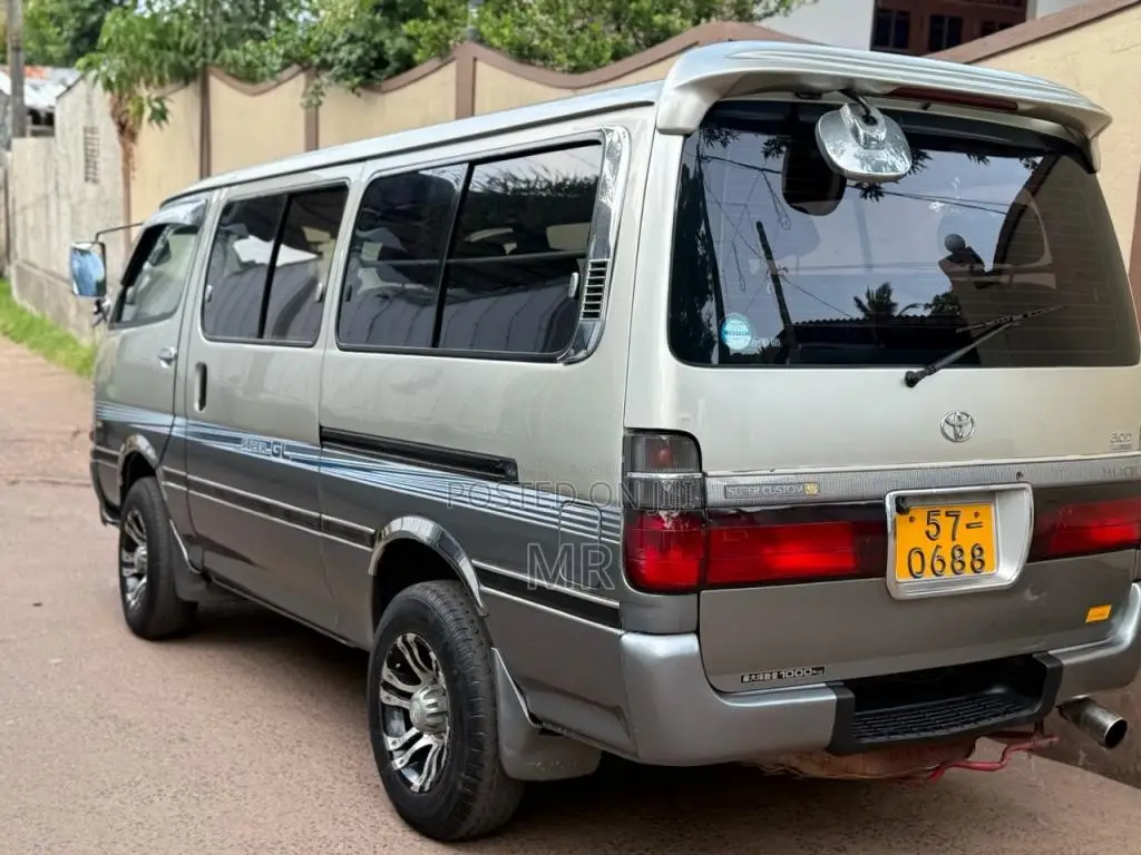 Toyota Dolphin Super GL Long 1992 Van (Used)