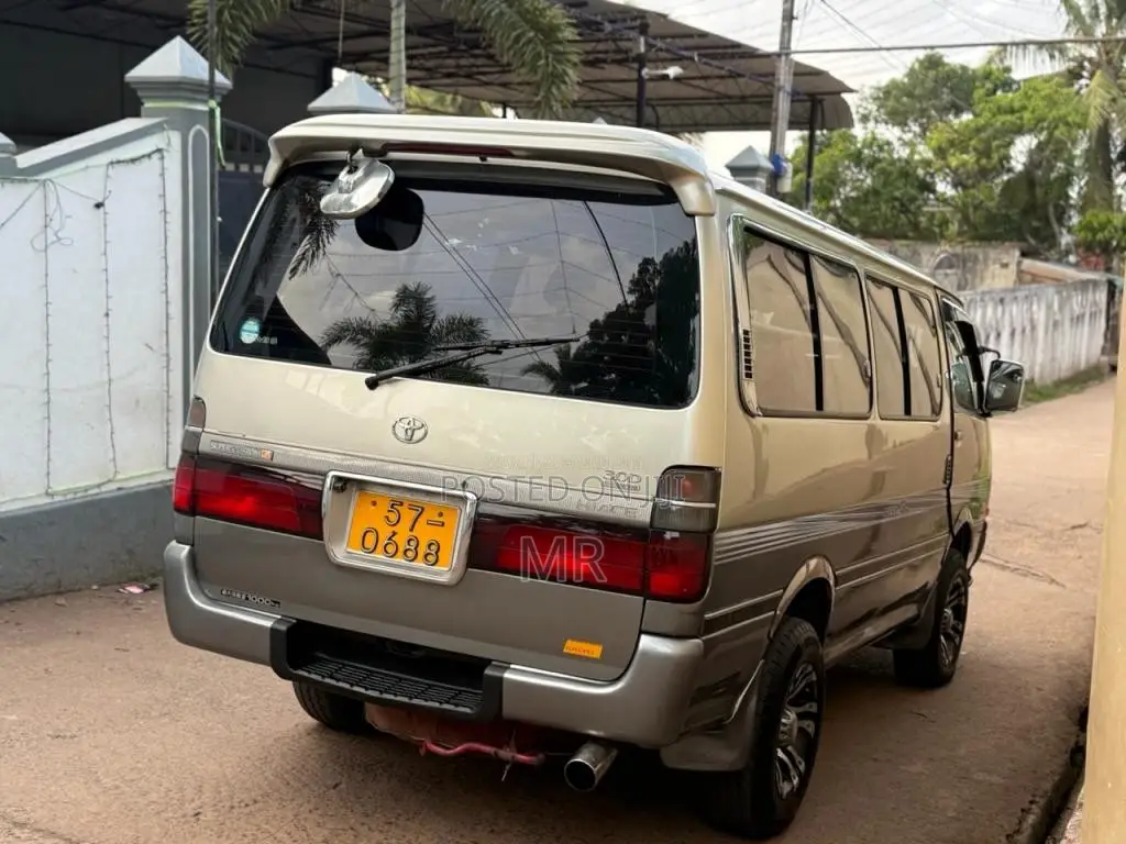 Toyota Dolphin Super GL Long 1992 Van (Used)