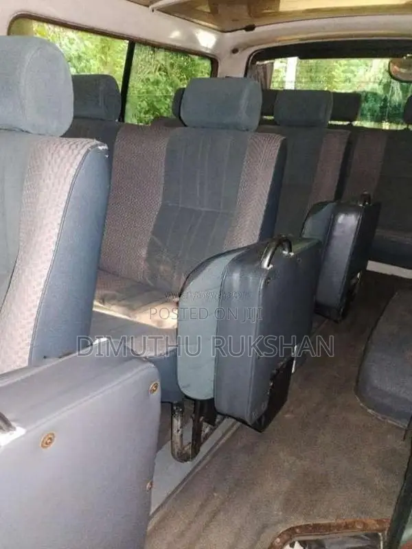 Toyota Dolphin 1993 Van (Used)