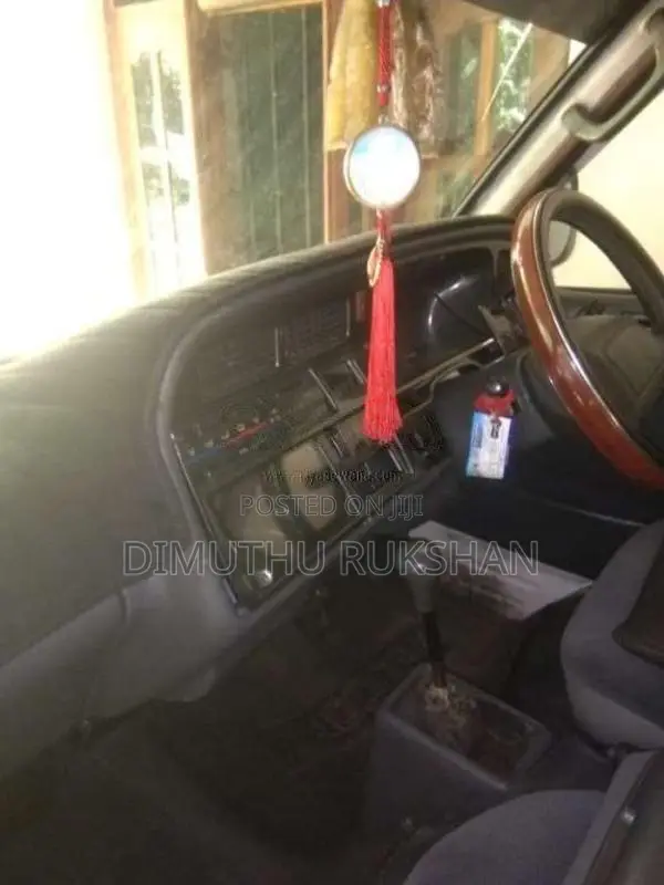 Toyota Dolphin 1993 Van (Used)