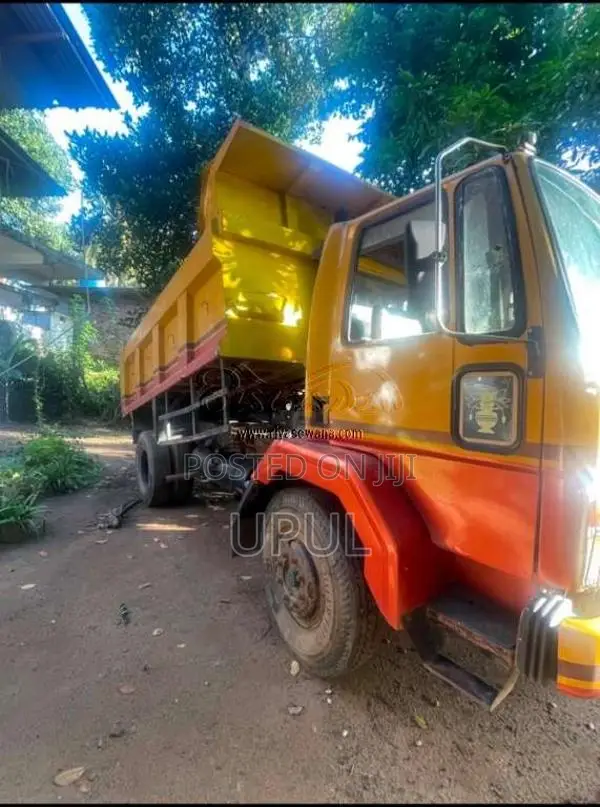 Ashok-Leyland Tipper 2012 Lorry (Used)